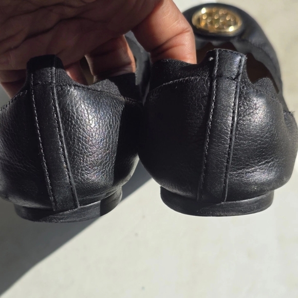 Tory Burch Caroline Black Leather Elastic Trim Ballet Flats Size 8M Medallion - Picture 6 of 11